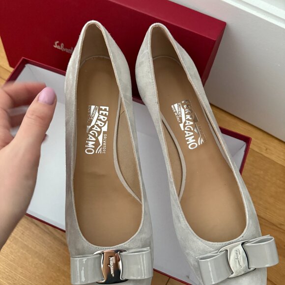 NWT Salvatore Ferragamo Vara 3cm Pumps Rhinoceros Gray Suede Calf Leather 40.5 - Picture 5 of 10